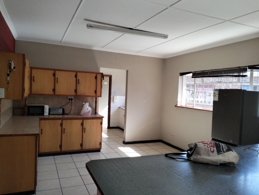 To Let 4 Bedroom Property for Rent in Hankey Eastern Cape